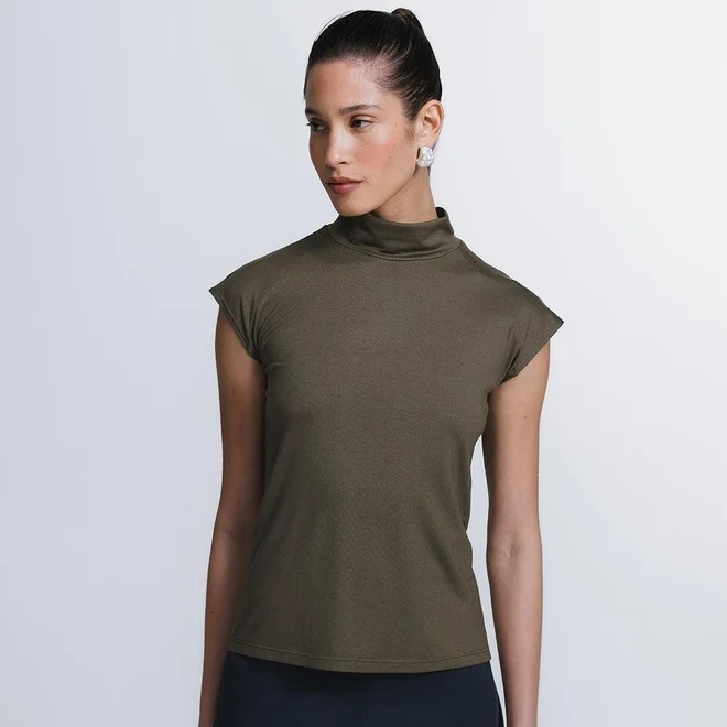 Blusa Gola Alta High Neck